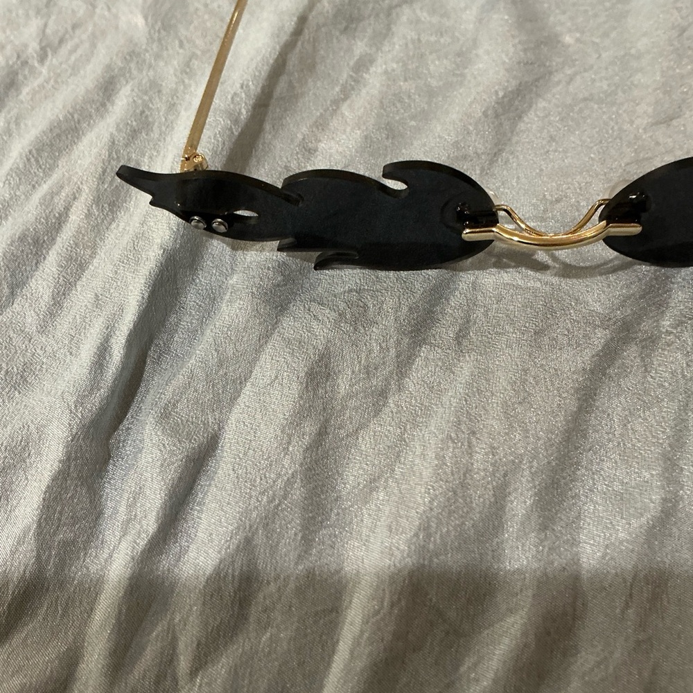 Black Flame Sunglasses perfect for rave - Picture 3 of 5
